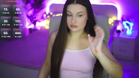 L A Y A online show from September 27, 6:42 am