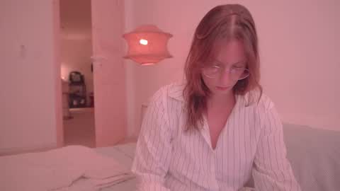 Ariel online show from October 4, 9:52 pm