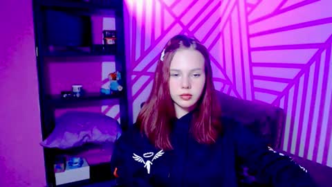 onessandra online show from September 24, 5:06 am