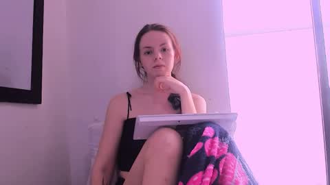 only_sarah1 online show from October 8, 9:52 pm