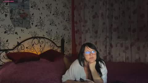 OxiXLove online show from June 25, 8:10 pm