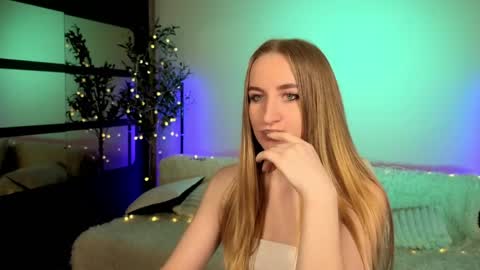 Oxy Foxie online show from April 4, 5:12 pm