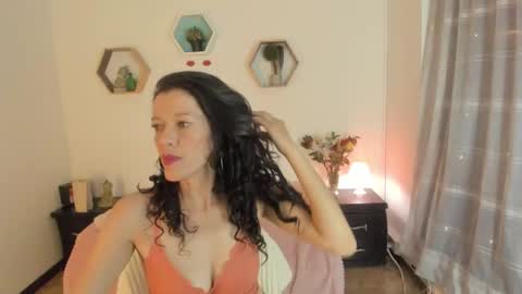 Paloma  online show from February 13, 9:05 pm