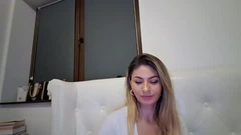 Pamela051087 online show from December 15, 9:20 pm