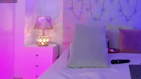 TELL ME PAMELLA AND GIVE ME A GOOD GRADE ITS IMPORTANT online show from January 6, 5:38 pm