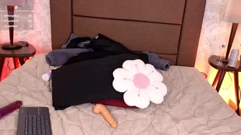 paolagh_ online show from March 22, 8:20 am