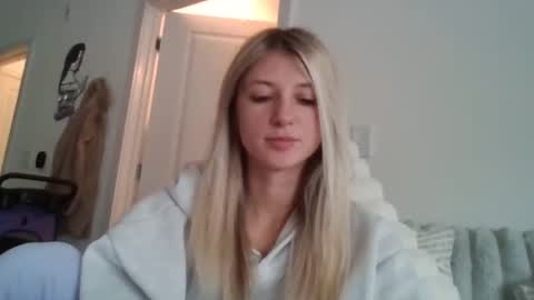 parisbaby2000 online show from November 18, 6:09 pm