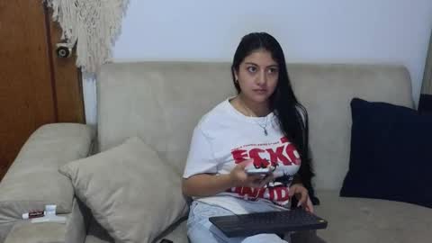 pau cute online show from November 12, 9:46 pm