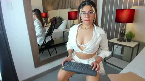 paulette_bustamante online show from May 7, 8:56 pm