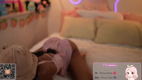 peachypeachgirl online show from May 25, 4:28 pm