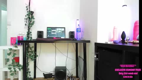 Help me to reach 200 thumbs up  online show from September 30, 10:43 am