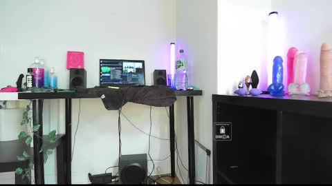 Help me to reach 200 thumbs up  online show from September 9, 7:46 pm