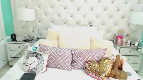 Penelope Laurent online show from April 5, 1:32 pm