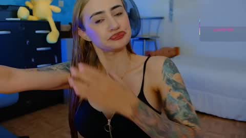 Hi Im Penelope  better vibrations  1111 online show from May 27, 8:11 am