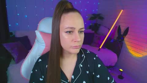 Dia  online show from October 26, 9:32 pm