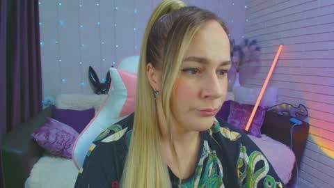 Dia  online show from January 31, 11:13 pm