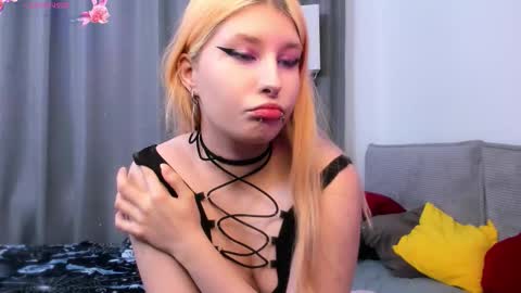 Phoenixvale Pls follow me online show from November 30, 3:38 pm