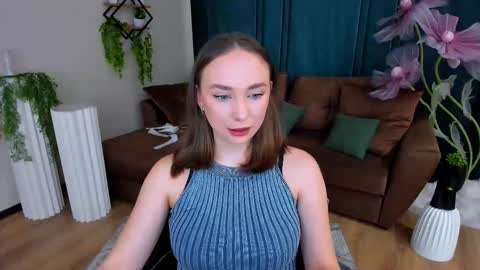 Emelie online show from October 19, 7:05 pm