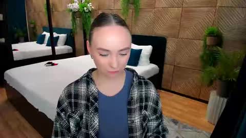 Emelie online show from October 3, 10:20 am