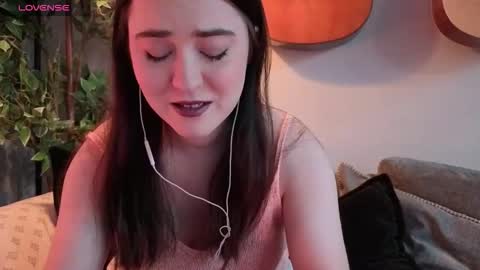 PilloGoddess online show from March 18, 6:18 am