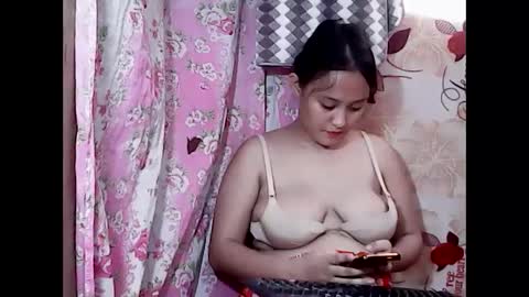 pinay_mama_milkbigboobs online show from February 12, 2:03 am