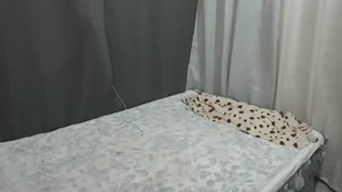 yumie  online show from April 13, 8:04 am