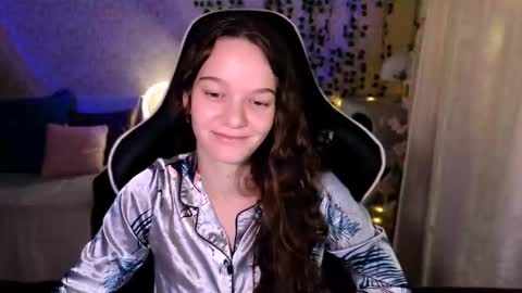 Stephanie online show from March 8, 8:35 pm