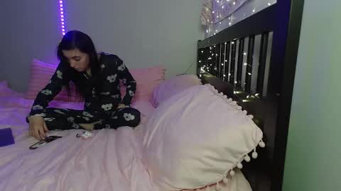 pink_tv online show from November 3, 1:20 am