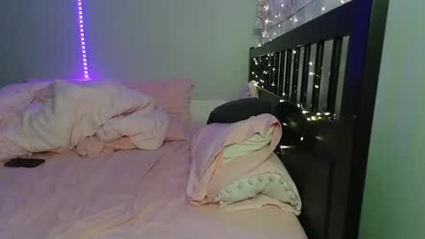 pink_tv online show from October 22, 1:21 am