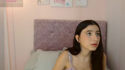 Perla online show from April 1, 2:25 pm