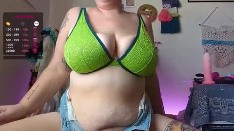 Em online show from January 4, 9:09 pm