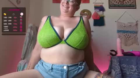 Em online show from February 27, 9:14 pm