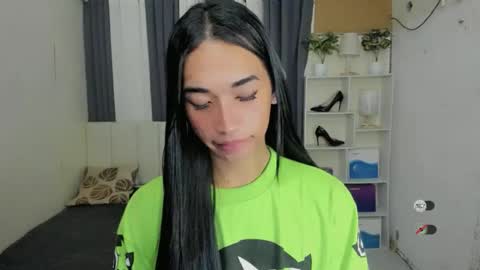 pixiedoll_ online show from February 8, 8:45 pm