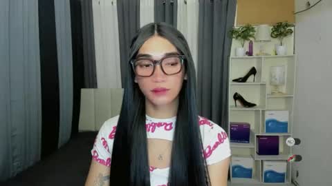 pixiedoll_ online show from March 15, 7:49 pm