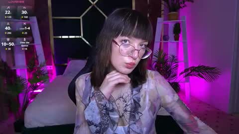 pixiepeachh online show from November 1, 2:10 pm