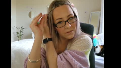 Lynn online show from December 4, 12:36 pm