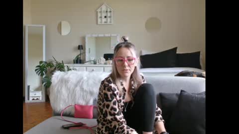 Lynn online show from March 10, 2:05 pm