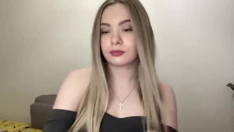 polishangel222 online show from March 26, 9:05 pm