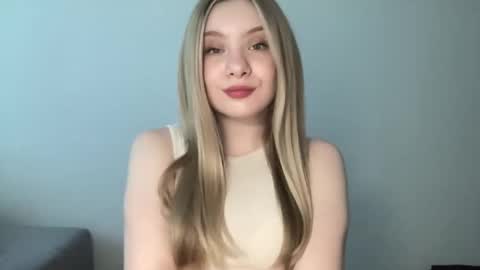 polishangel222 online show from May 25, 2:27 pm