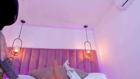 POLLY online show from April 5, 10:14 am