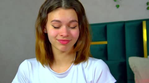 Polly online show from February 5, 5:10 pm