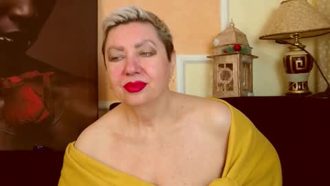 LADY POSH online show from February 6, 4:10 pm