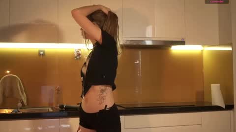 prarecase online show from April 14, 2:33 am