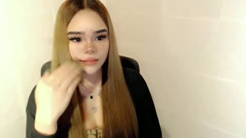 MAXXINE online show from March 2, 5:30 am