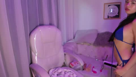 pretty online show from February 8, 12:31 pm