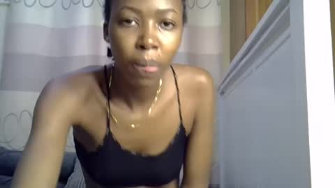 pretty_petite24 online show from January 13, 4:28 am