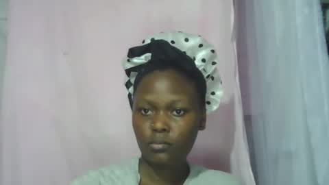 pretty_shanz online show from November 15, 12:17 pm