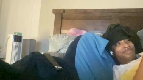 prettyfacefemale online show from April 10, 6:30 am