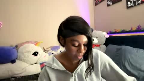 prettyyybriii219 online show from June 25, 5:45 am
