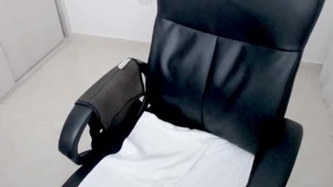 valery dollx online show from December 19, 1:54 am